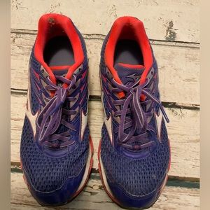 Mizuno Wave‎ Enigma 6 - Women’s size 8.5